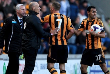 Alan Pardew nhận án phát kỷ lục vì vụ ‘thiết đầu công’